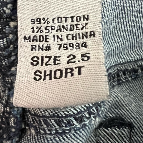 Chico's Platinum Sonvino Embellished Straight Leg Jeans Women's Size 2.5 Short - Picture 7 of 9